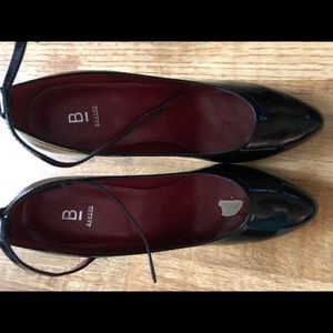 Bakers patent leather heels with strap Sz 8🎀